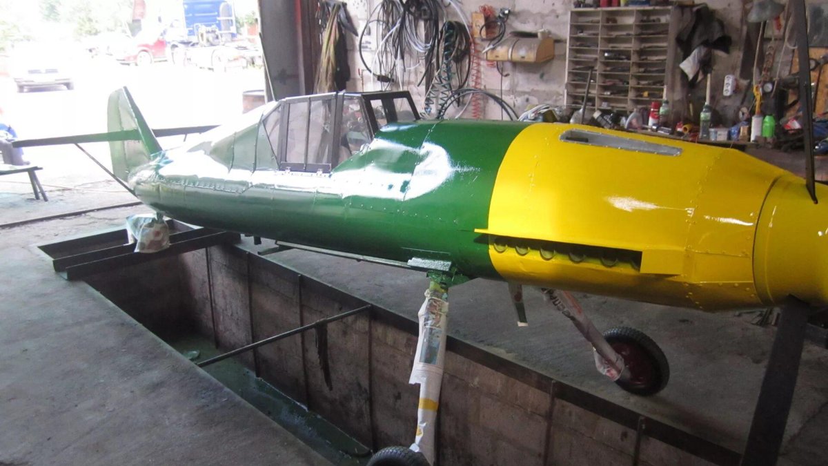 Подвесной авиационный топливный бак