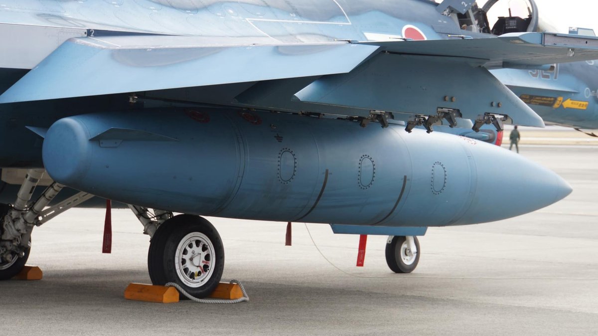 Подвесной топливный бак самолета