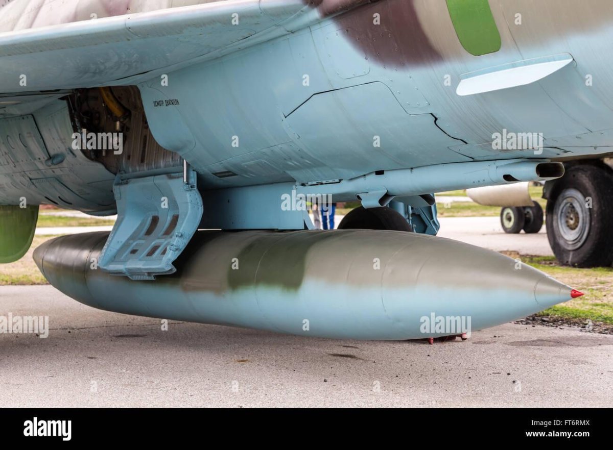 Подвесной топливный бак истребителя