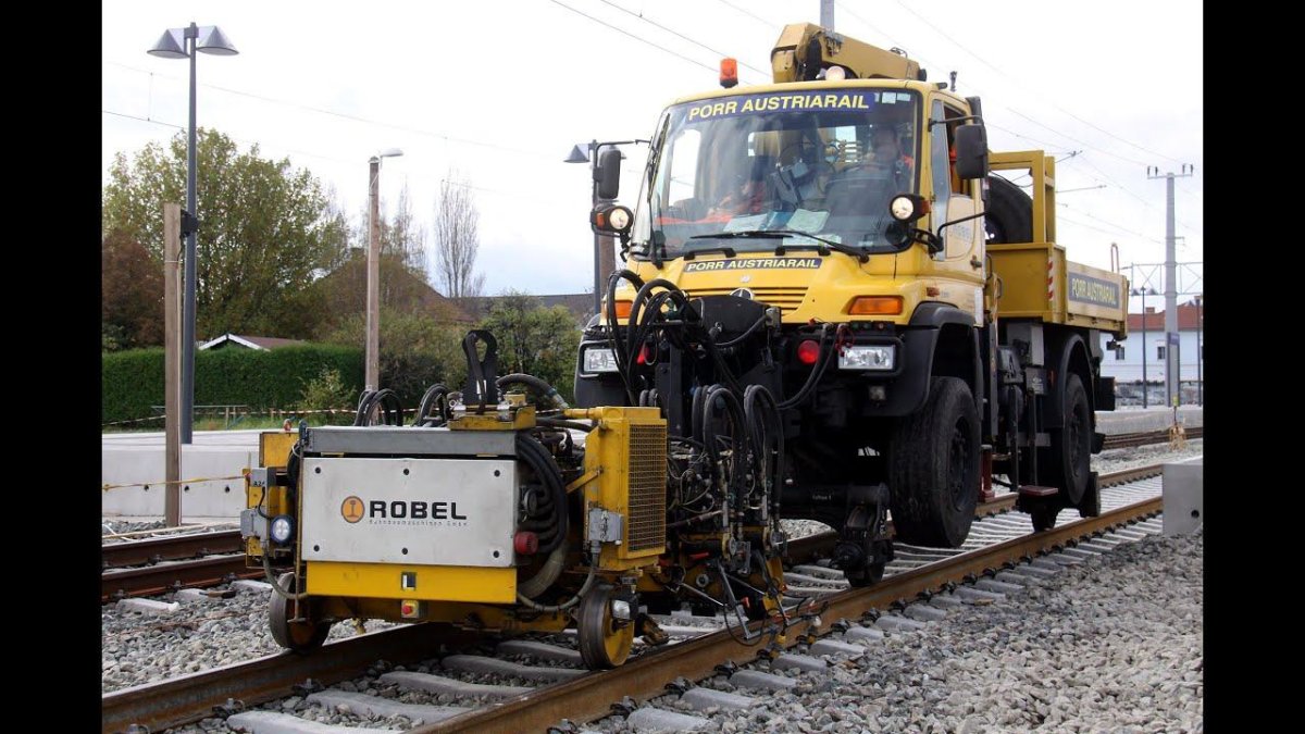 Локомобиль Mercedes-Benz Unimog