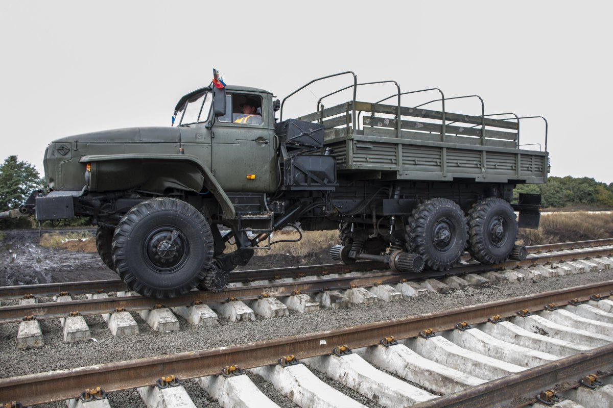 ЗИЛ 131 по рельсам