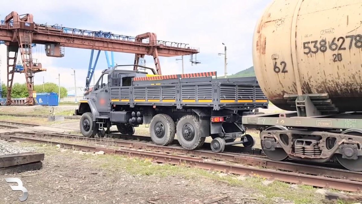 Локомобиль Урал Некст