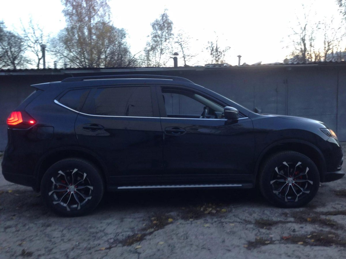 X Trail t32 черный тонированный