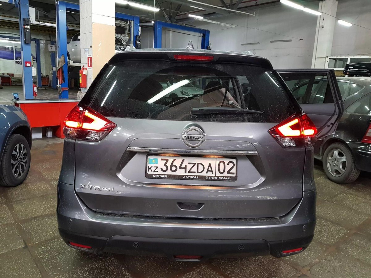 Nissan x-Trail t32 сзади