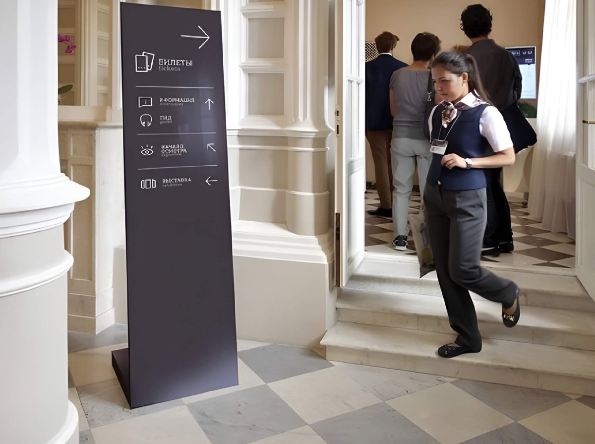 Указатели в музее