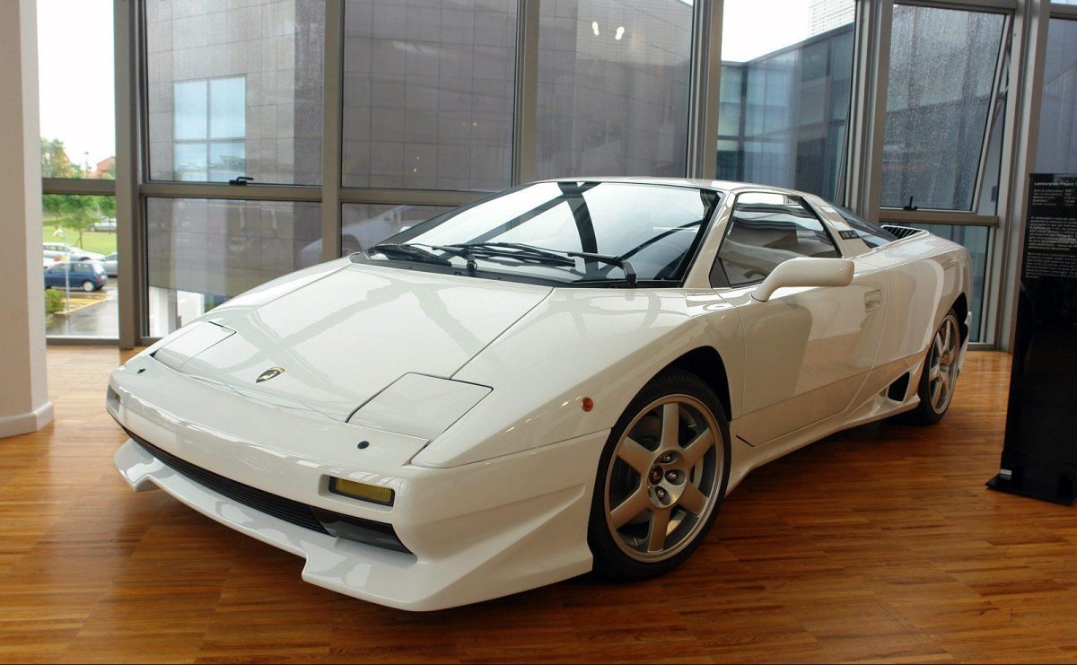 Lamborghini p140