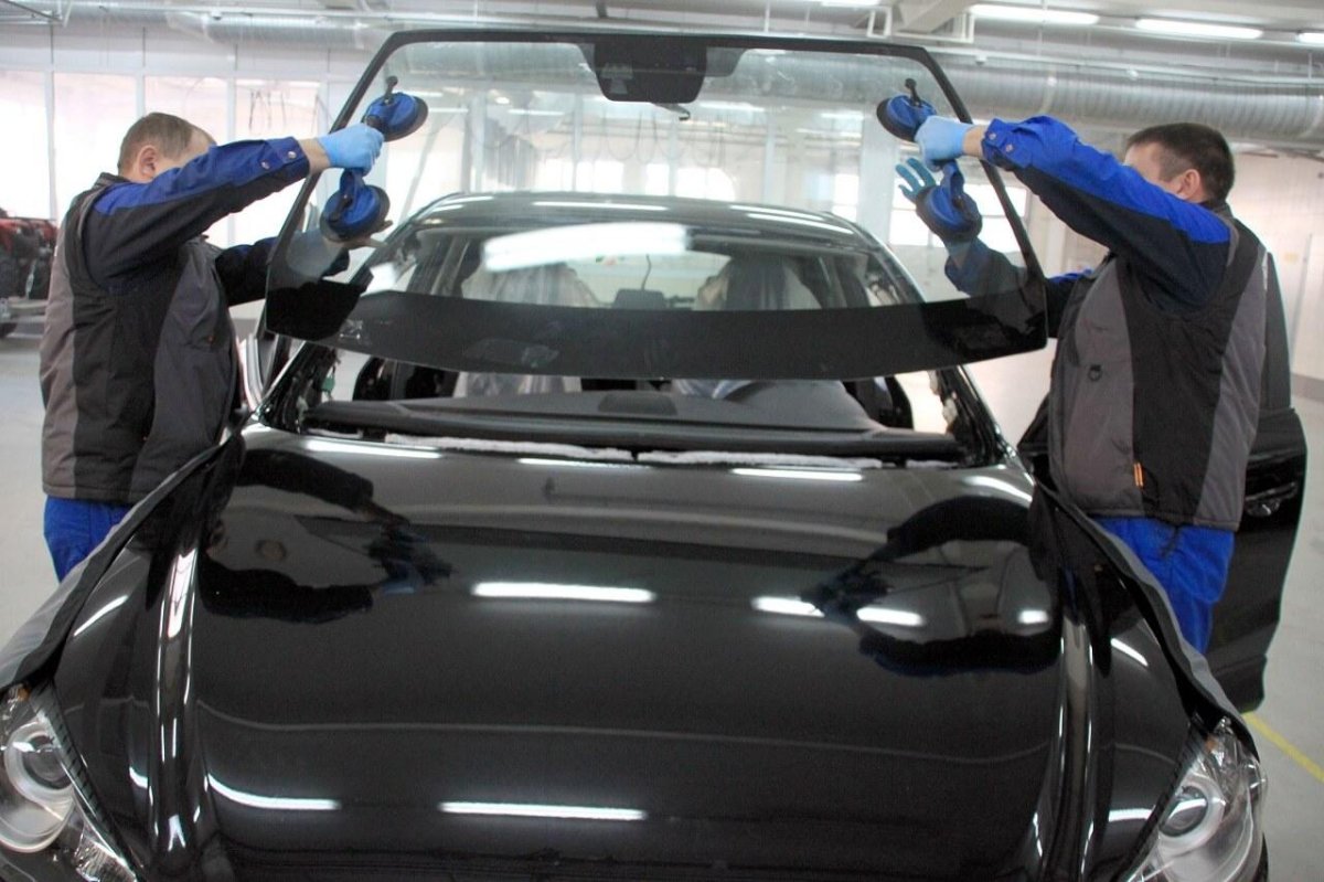 Монтаж лобового стекла