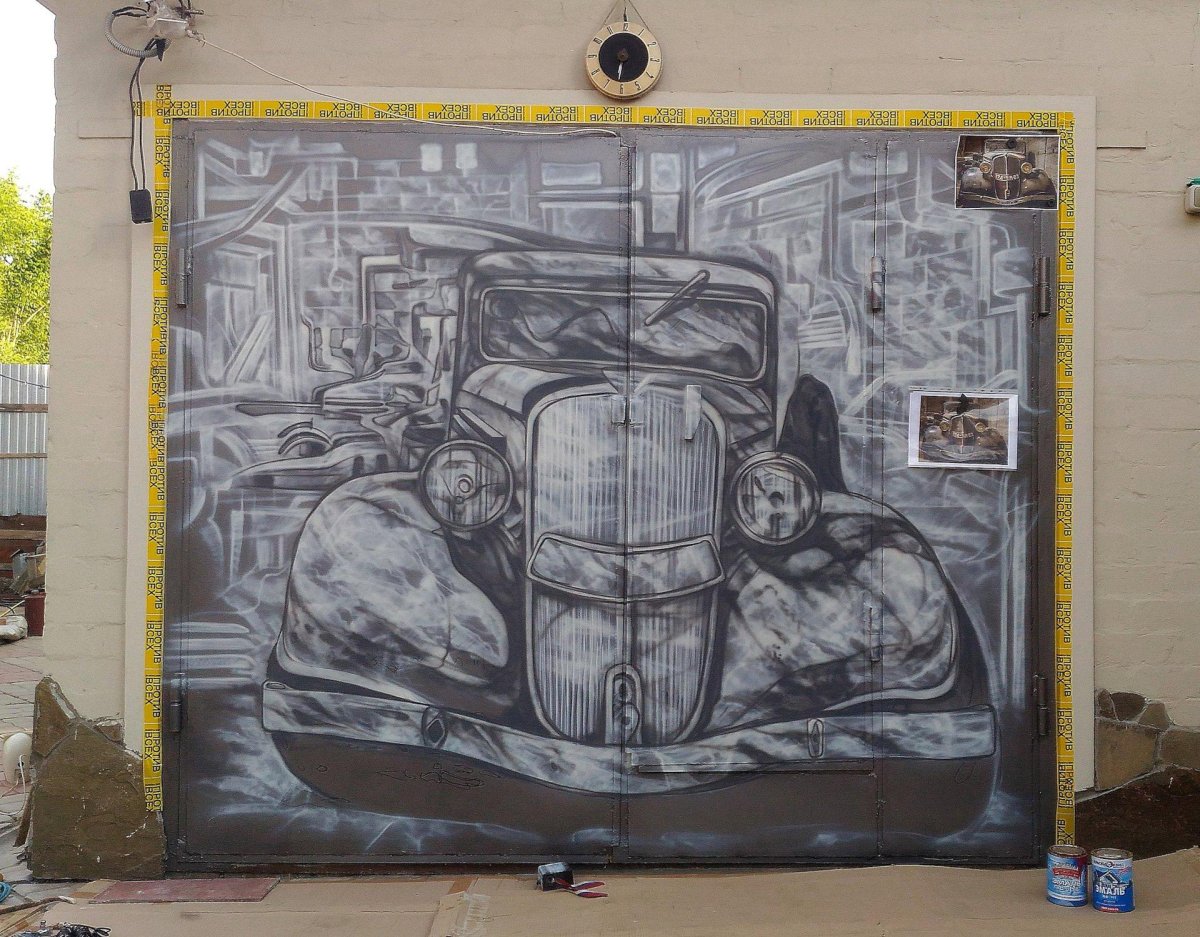 Картины на воротах гаража