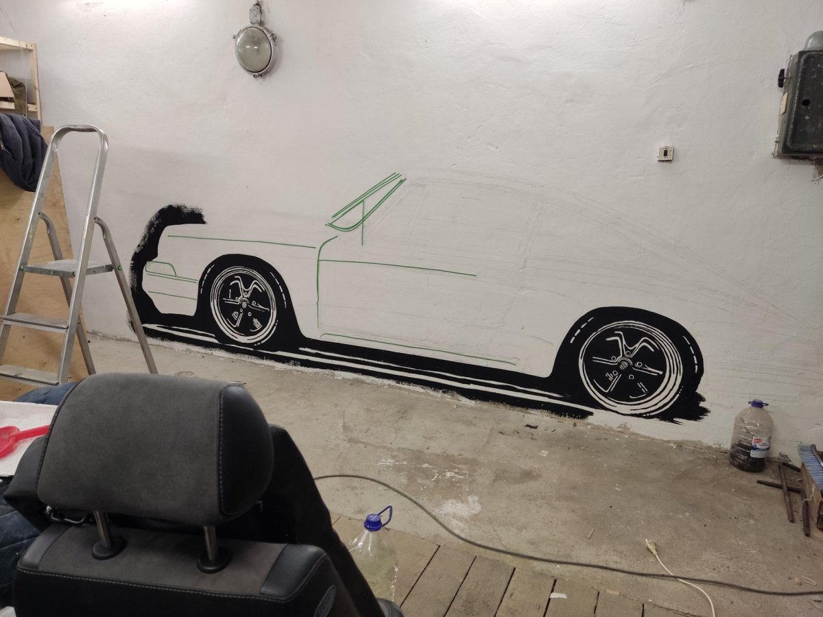 Рисунок машины на стене гаража