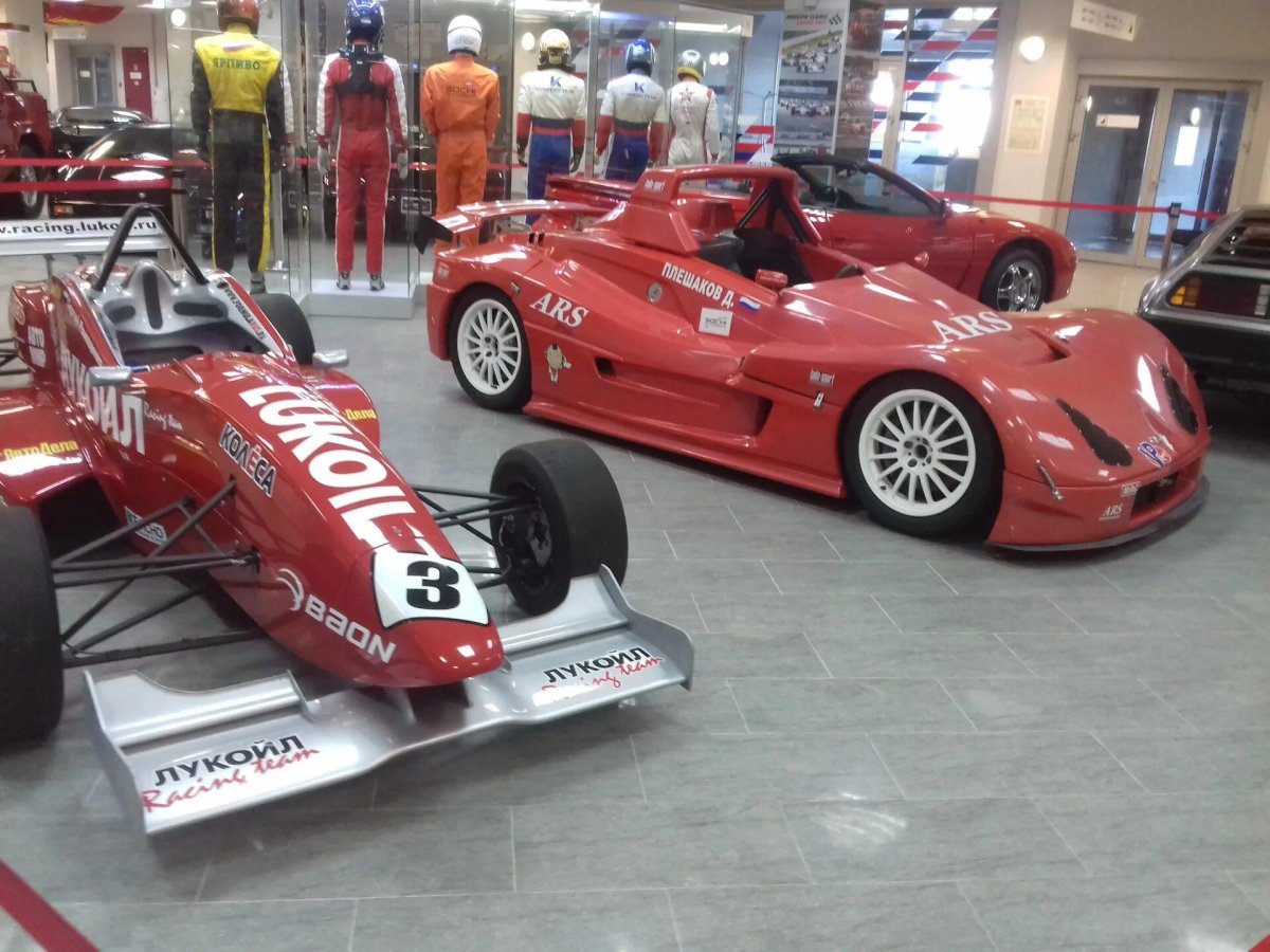 Лада революшен