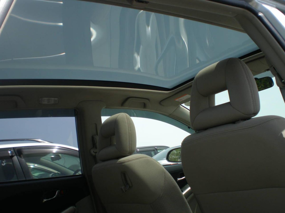 Пежо 508 с панорамной крышей