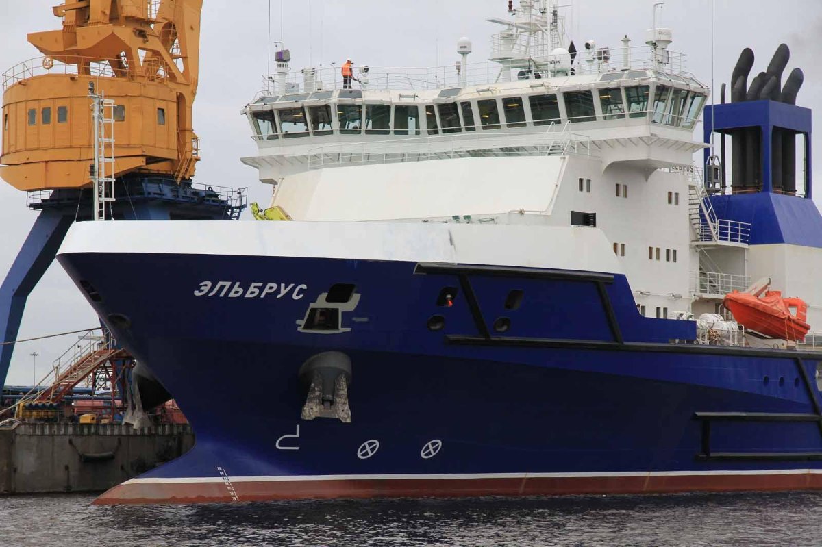 Судно Эльбрус 23120
