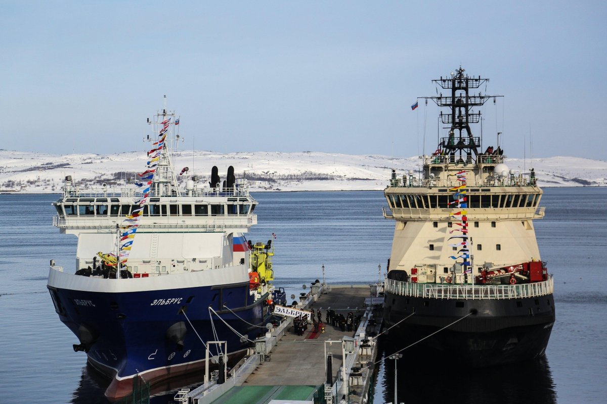 Судно Эльбрус Мурманск