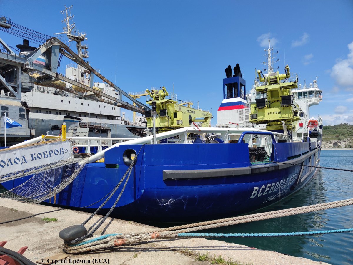 Буксир обеспечения Multicat 600-1000