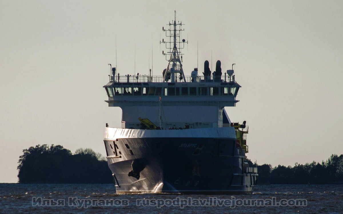 Корабль Эльбрус Мурманск