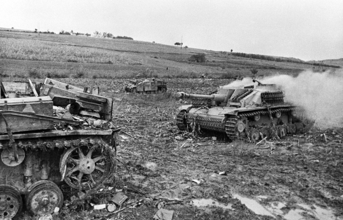 Разбитые танки 1893