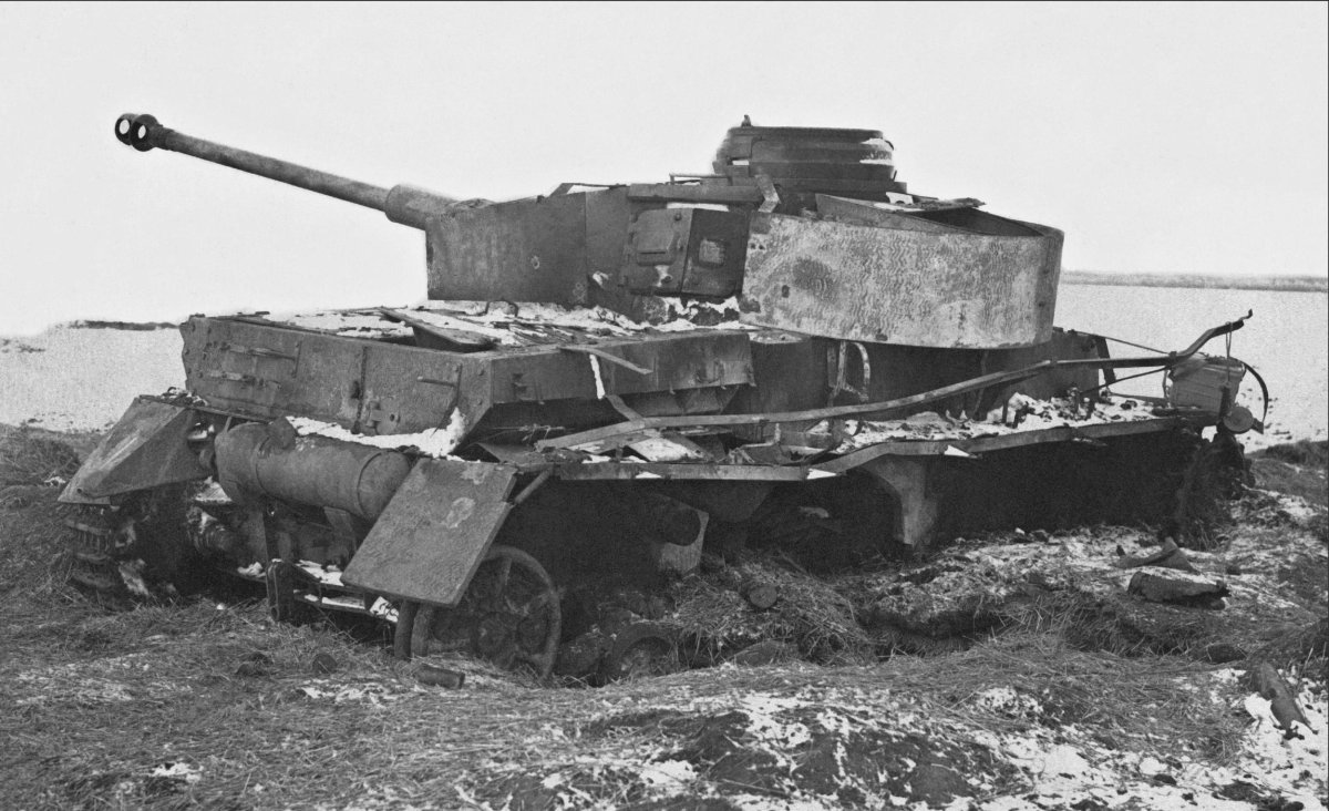 Подбитый танк PZ 4