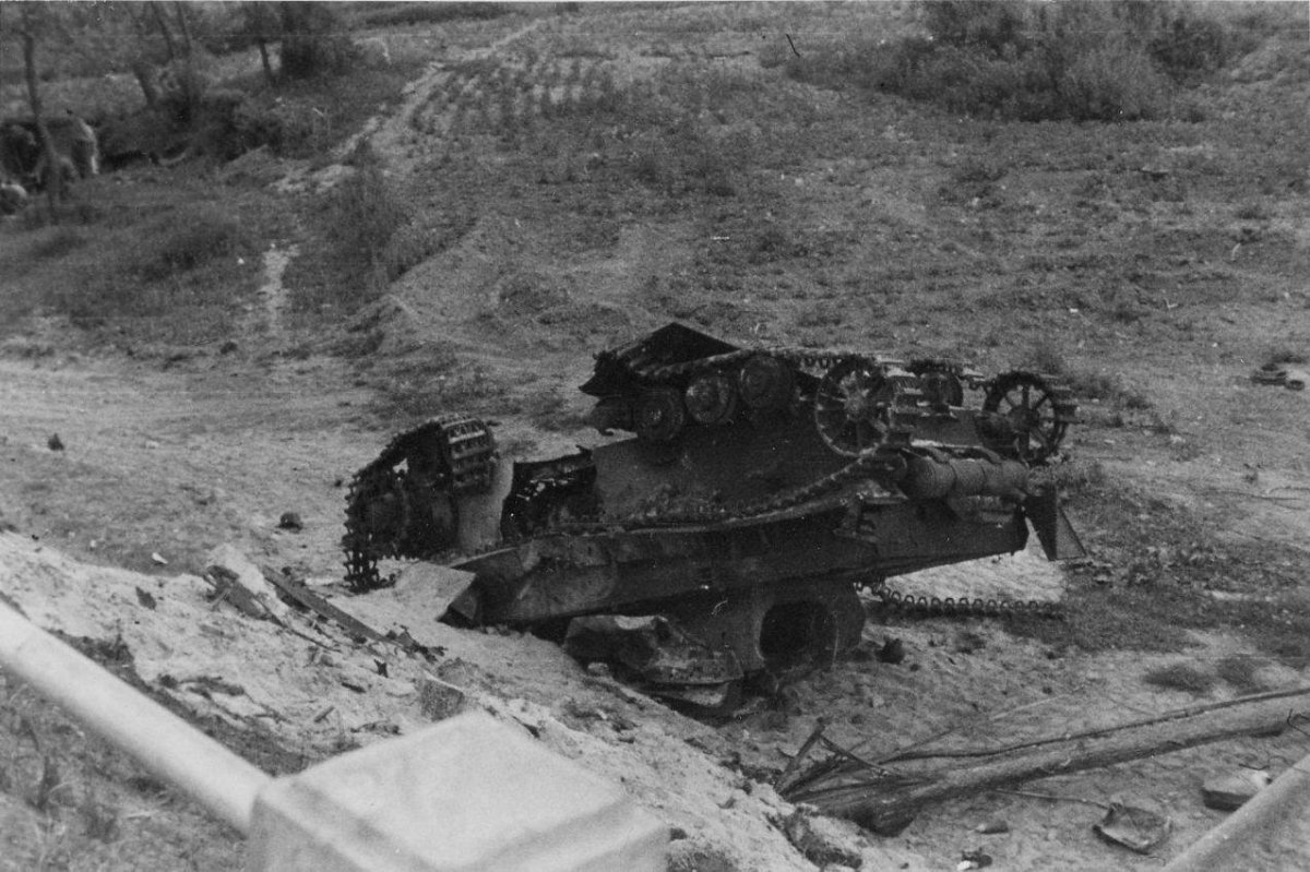 Подбитый немецкий танк 1941