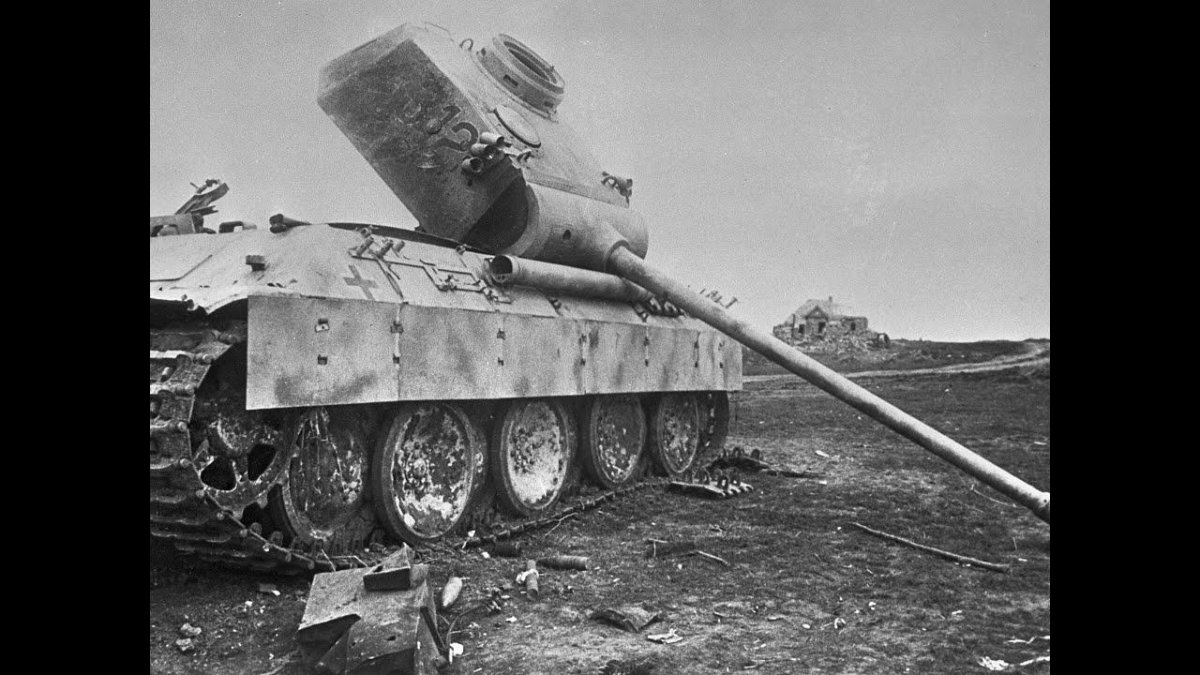 Подбитый танк пантера на Курской дуге