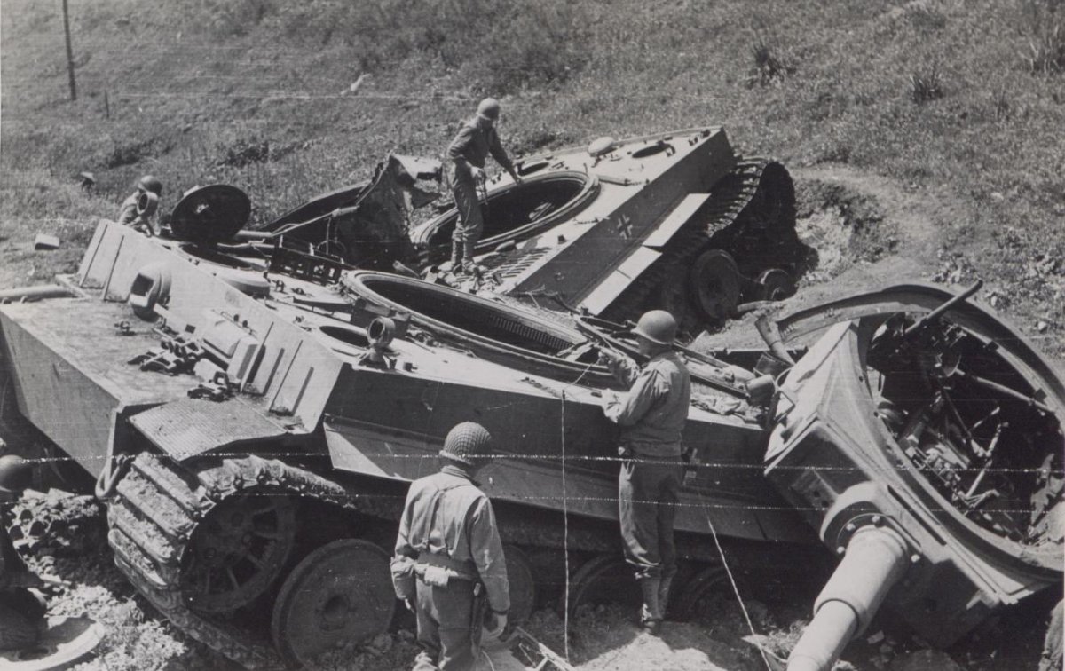 Подбитый танк тигр