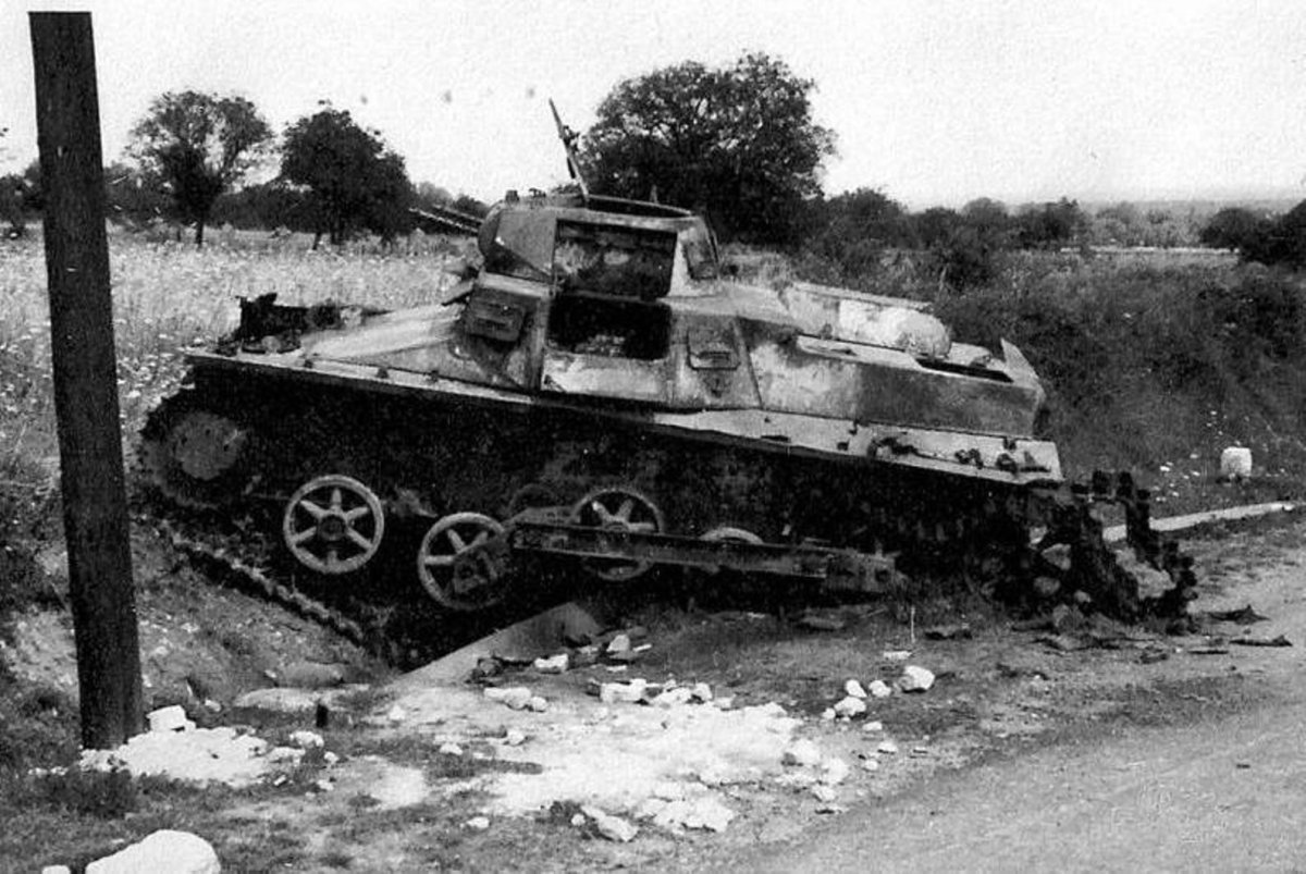 Подбитый PZ Kpfw 1