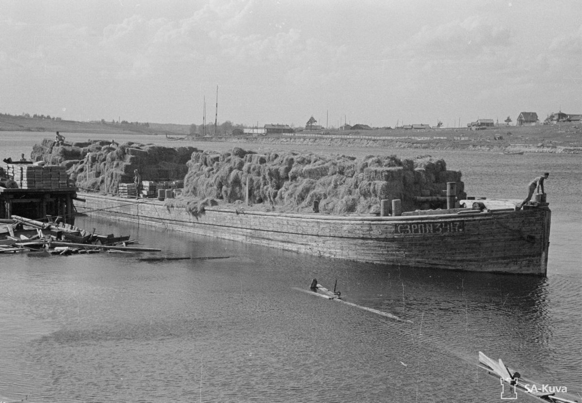 Баржа Марфа посадница