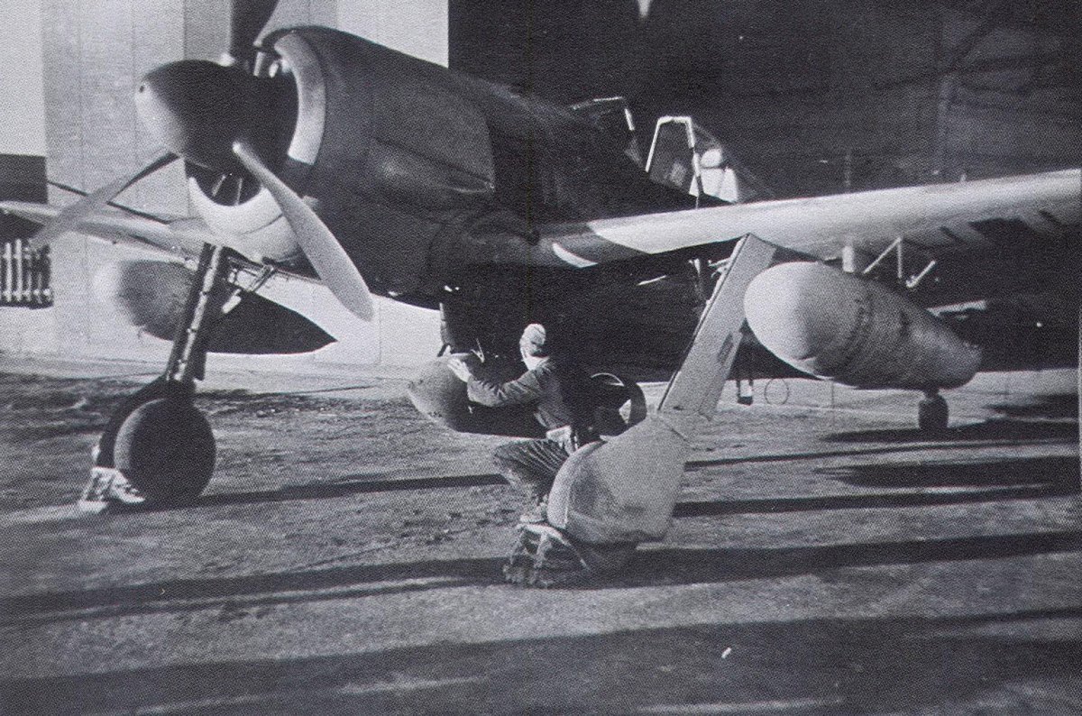 Focke-Wulf FW 190 Würger с бомбами