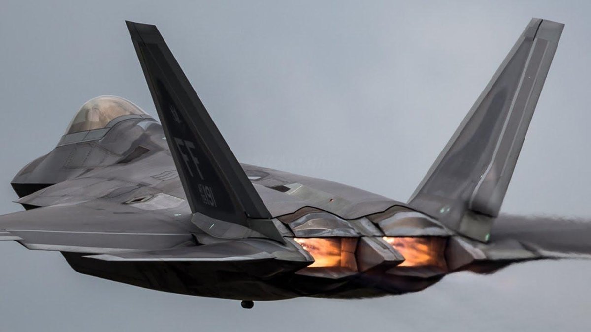 F 22 Raptor кабина
