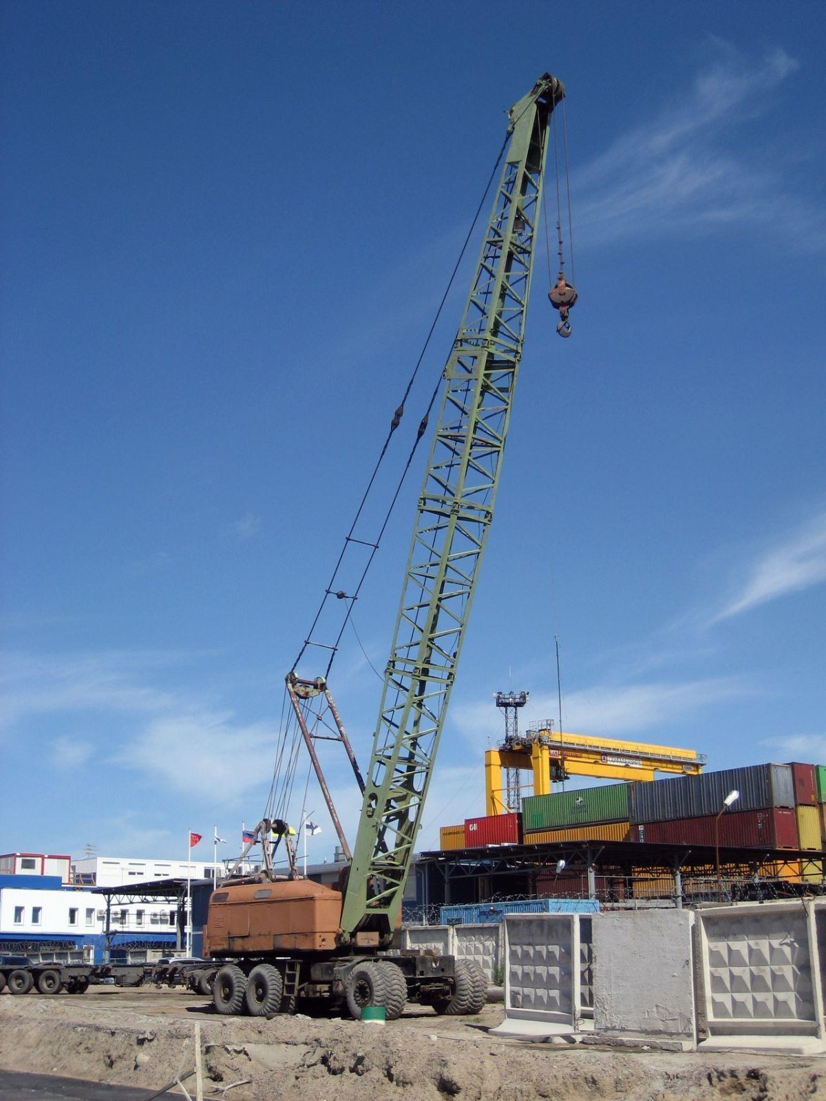 Пневмоколесный кран к-631