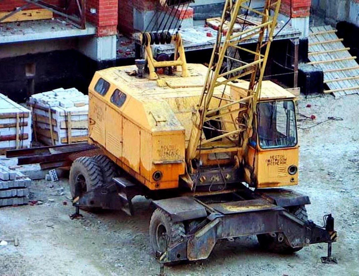 Пневмоколесный кран КС-4361а