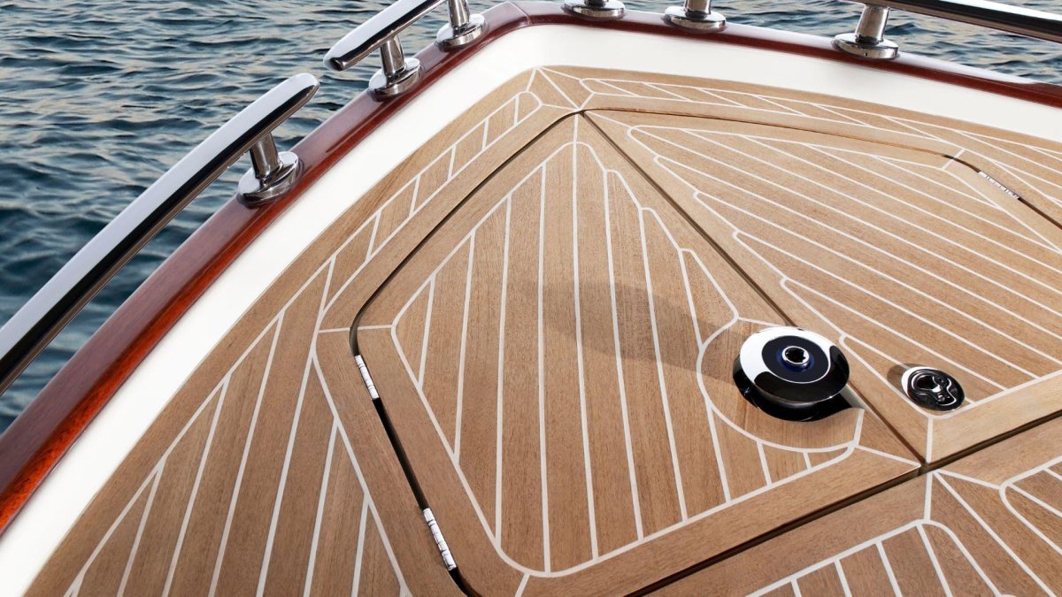 Пол на яхте