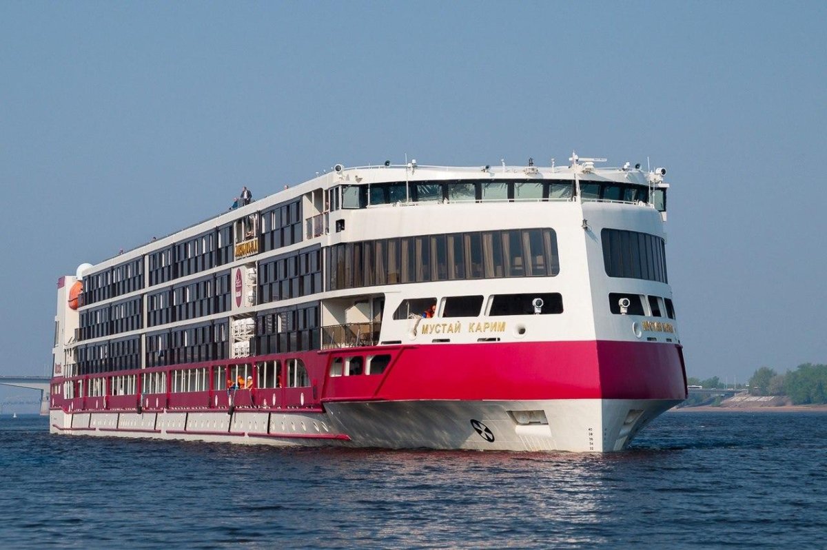 Речной теплоход Мустай Карим