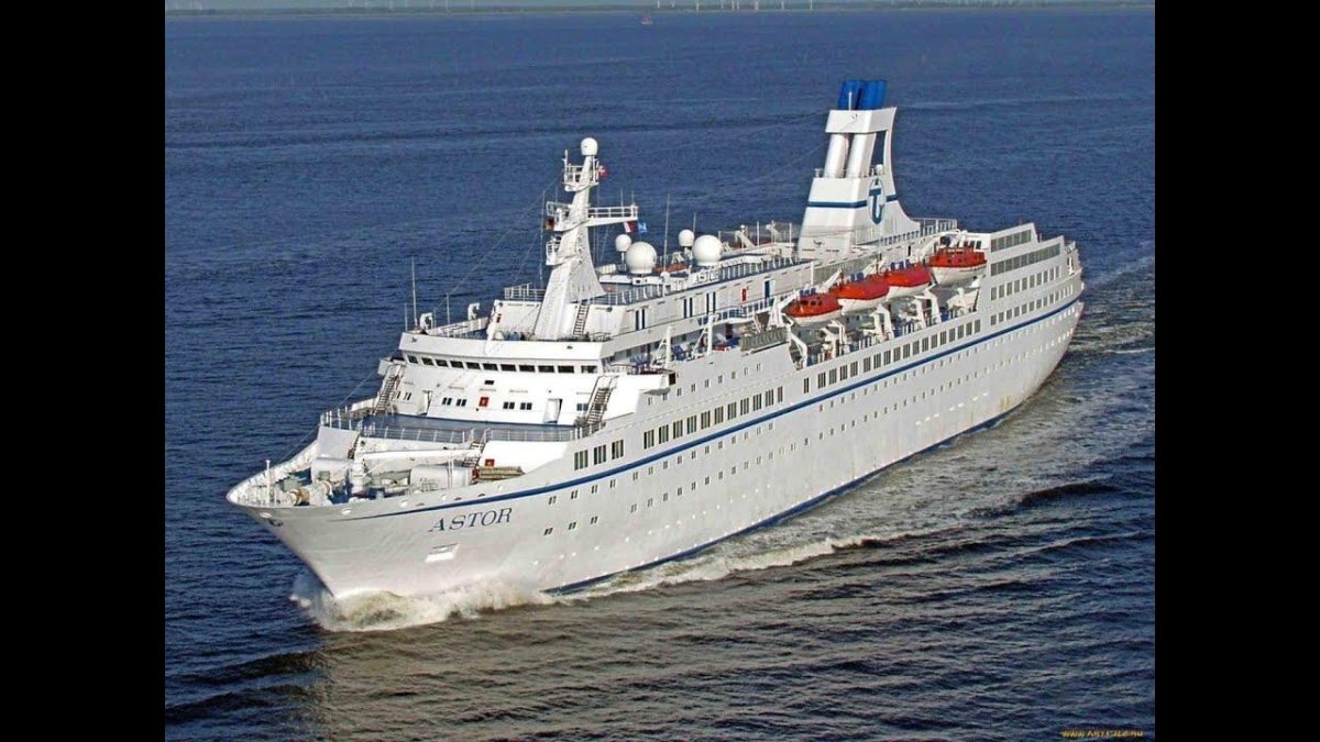 Пассажирский круизный лайнер Федор Достоевский