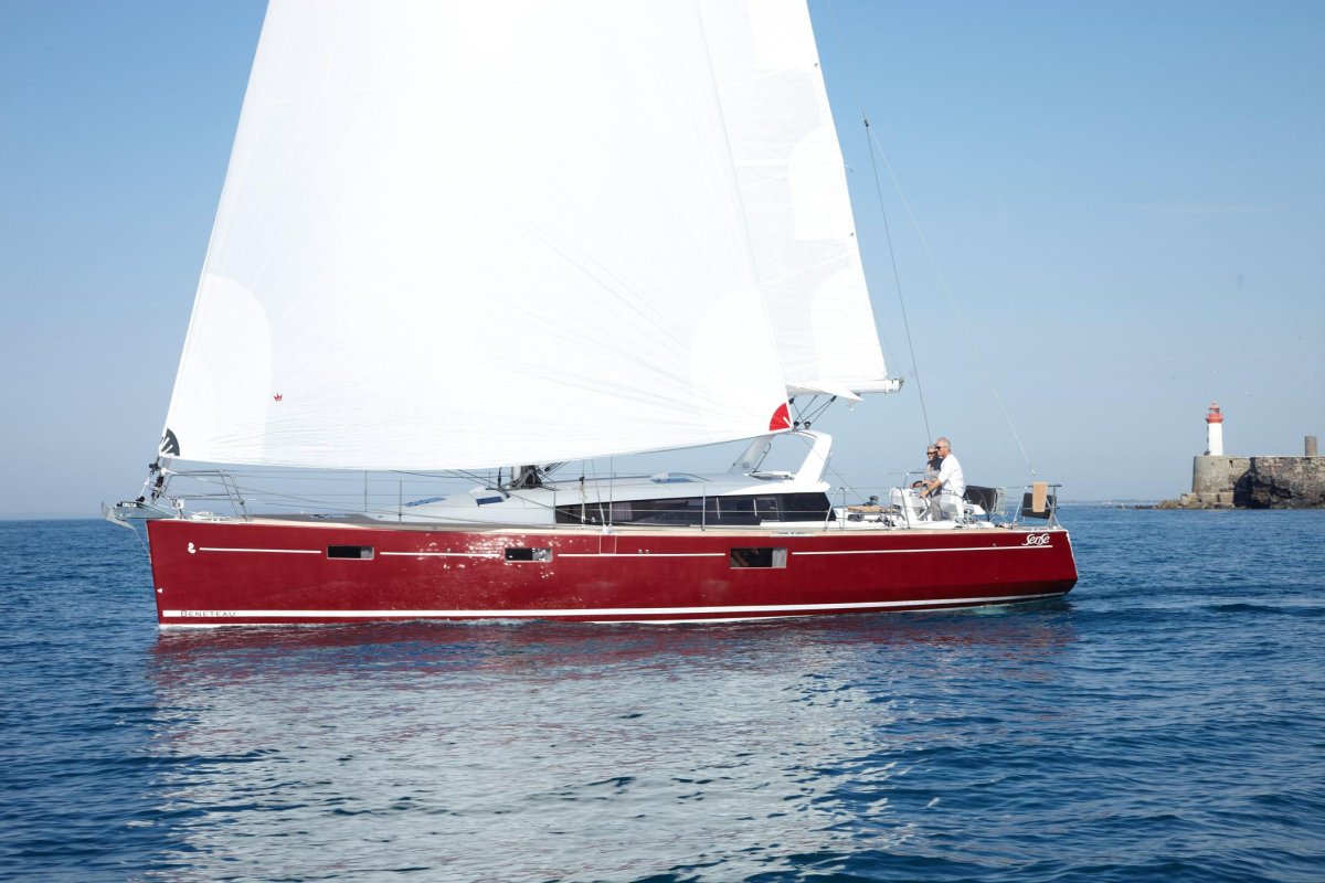Парусная яхта Beneteau sense 43