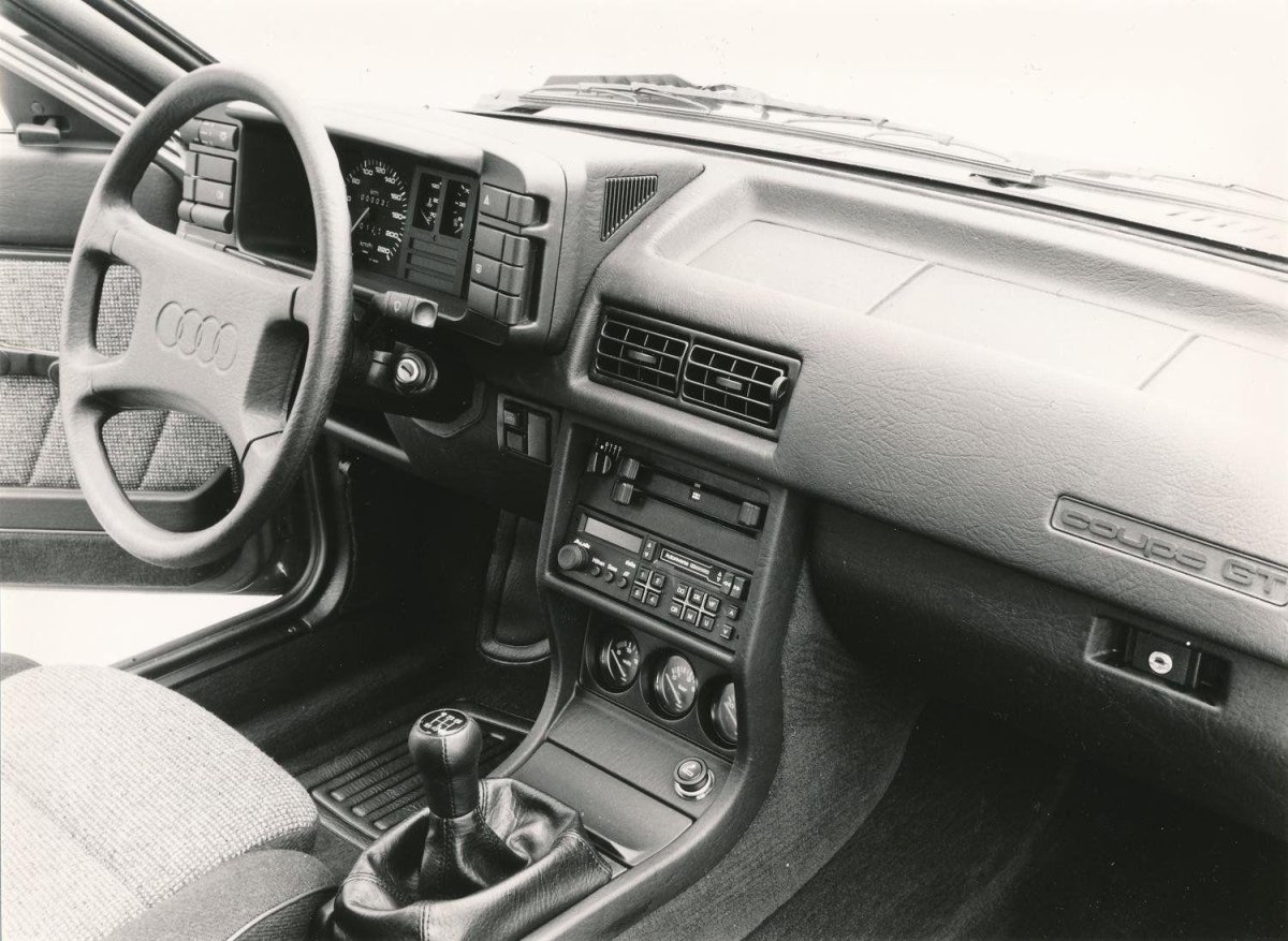 Audi Coupe b2 салон