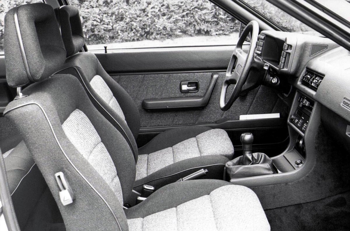 Audi Coupe b2 салон