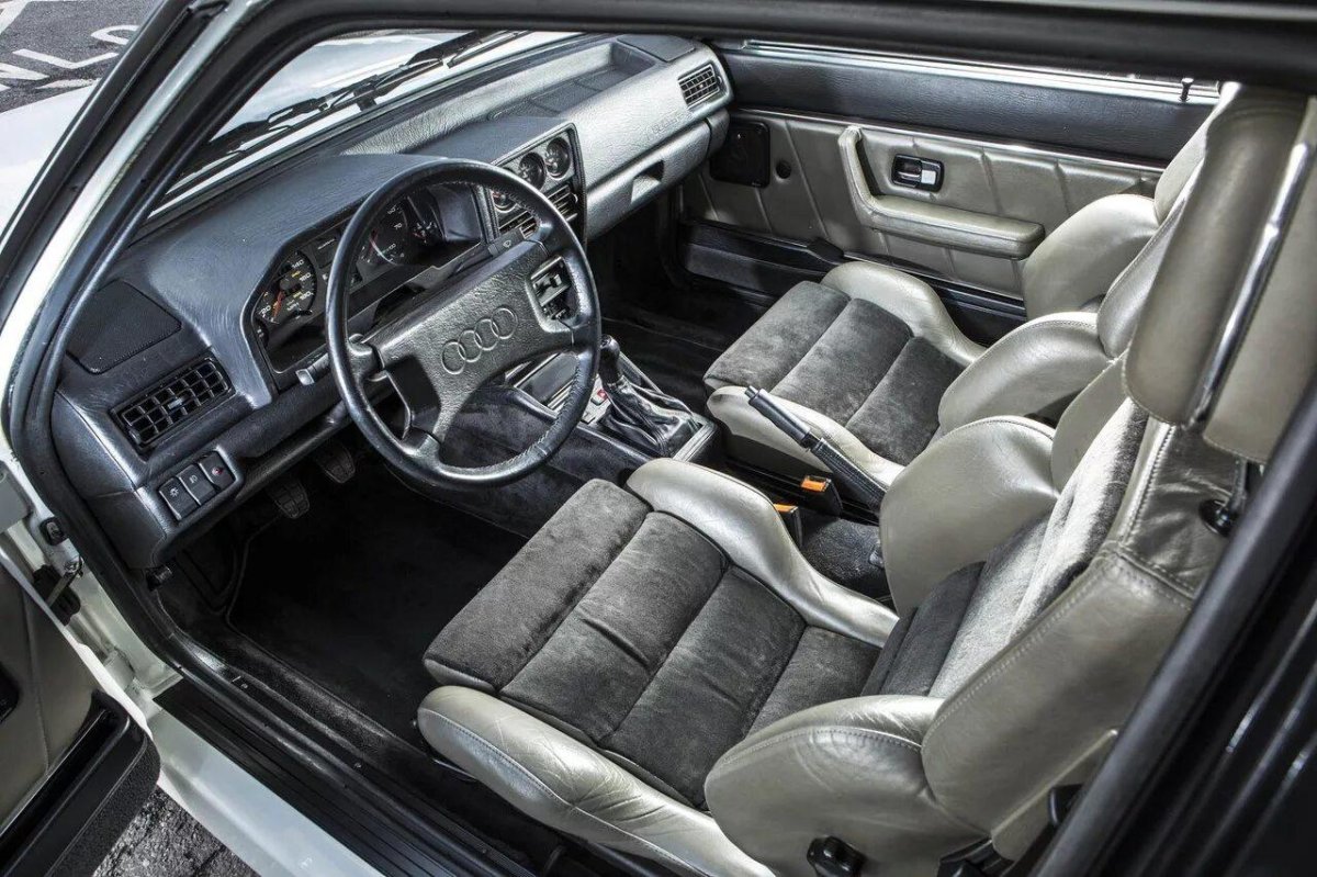 Audi 200 quattro салон