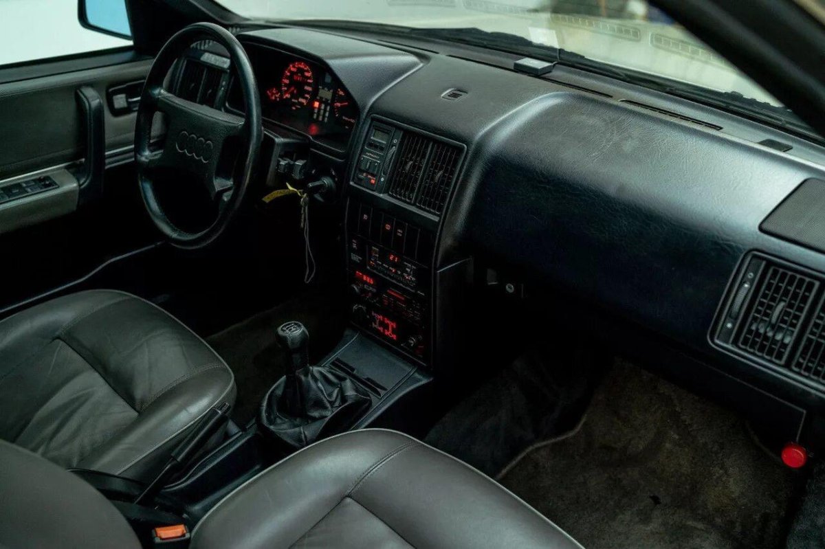 Audi 200 салон