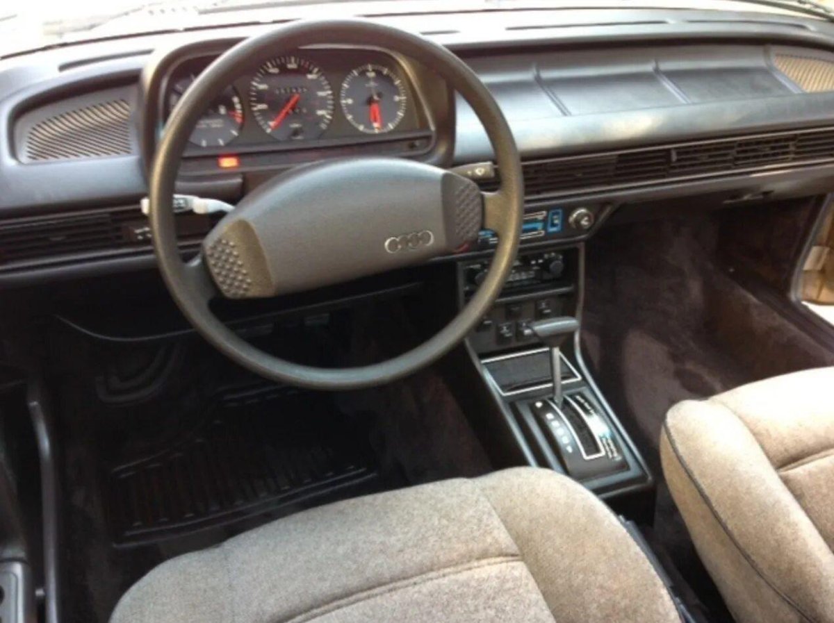 Audi 200 c3 салон