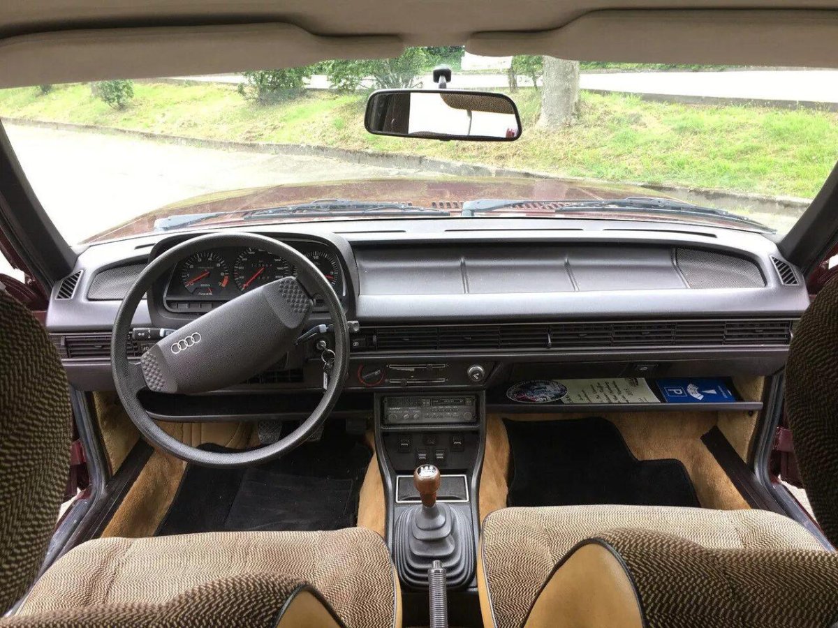 Audi 100 c2
