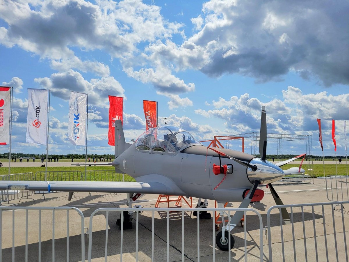 УТС-800 самолет