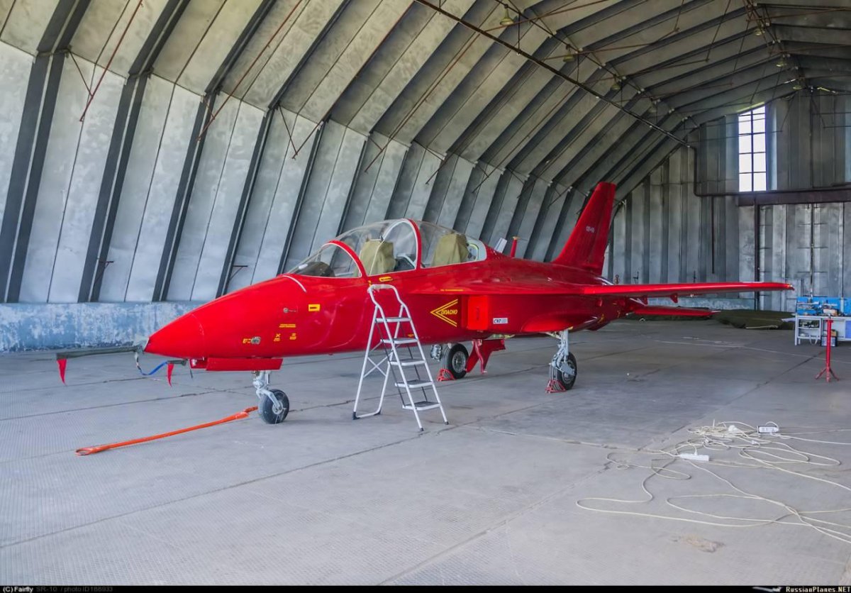 Ср-10 учебно-тренировочный реактивный самолет