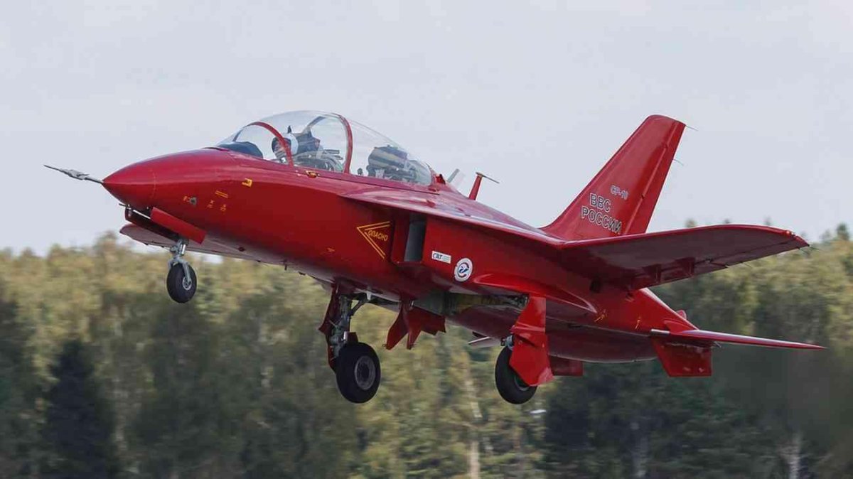 Ср-10 учебно-тренировочный реактивный самолет