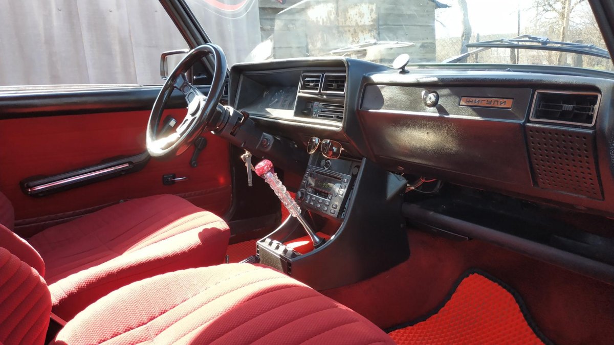 Красный салон ВАЗ 2107