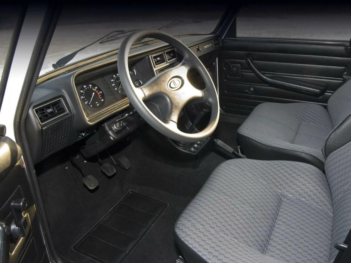 Lada 2107 ВАЗ-2107 салон