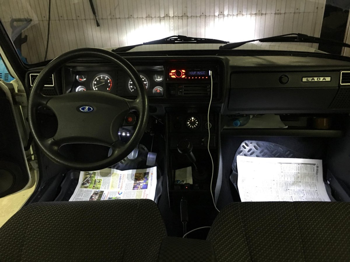 Черный салон ВАЗ 2107