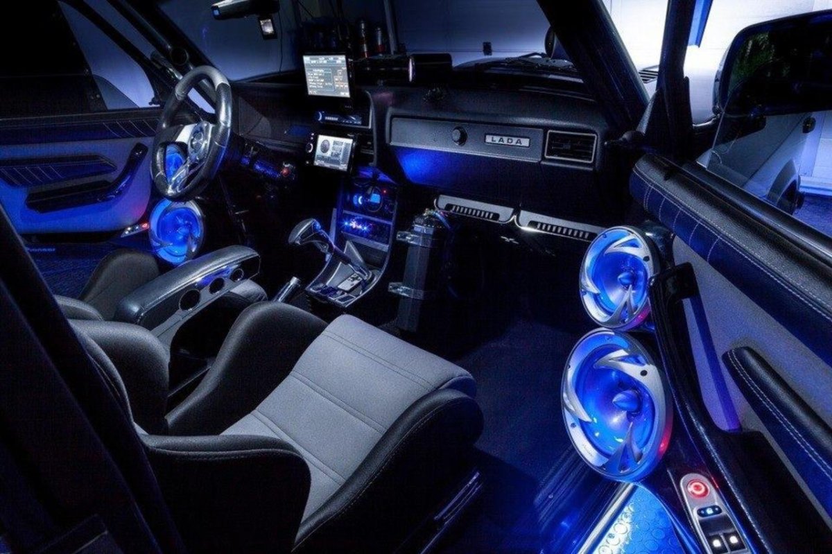 ВАЗ 2107 салон ночью