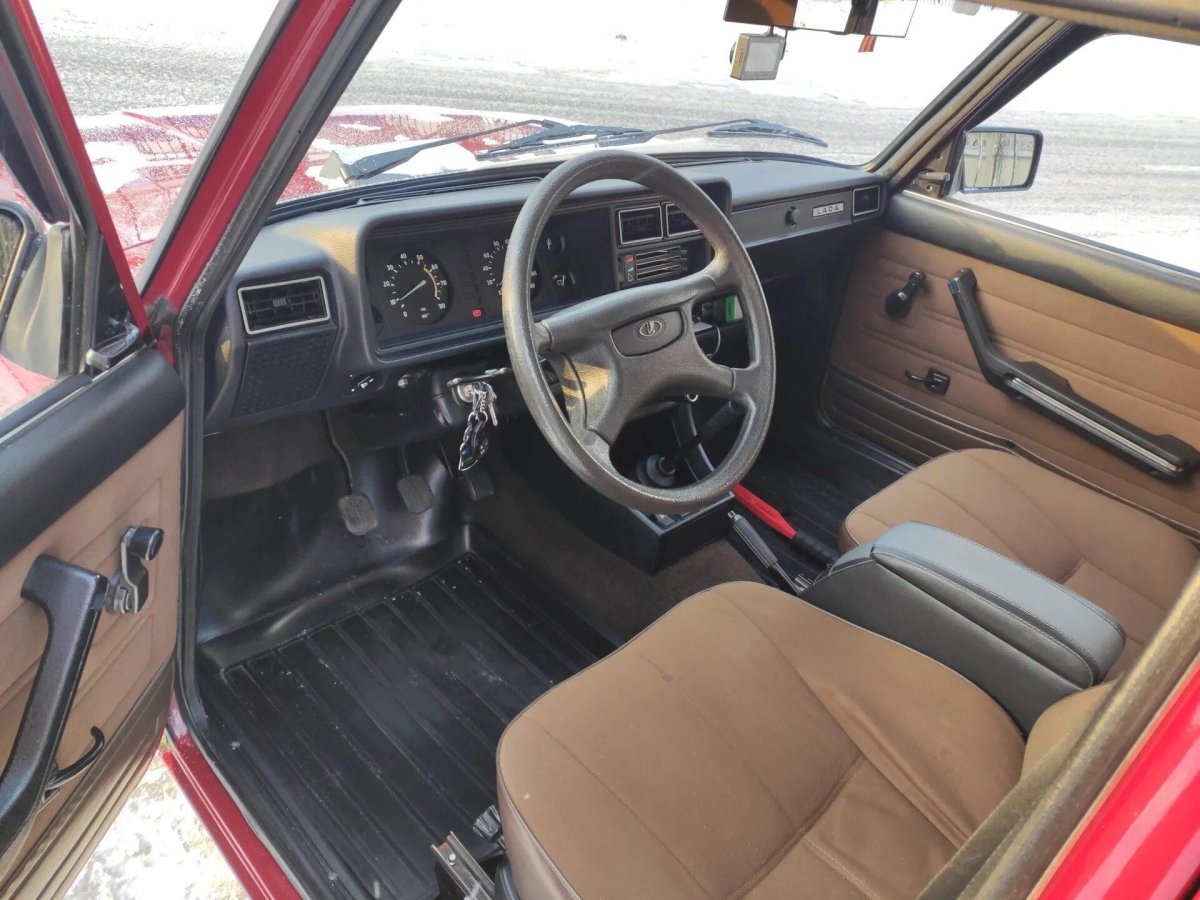 Были ли автомобили 2107 1987 года выпуска с велюровым салоном