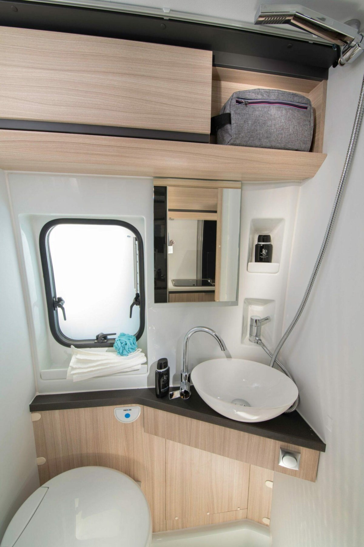 Автодом Adria Twin 640 SHX 2013