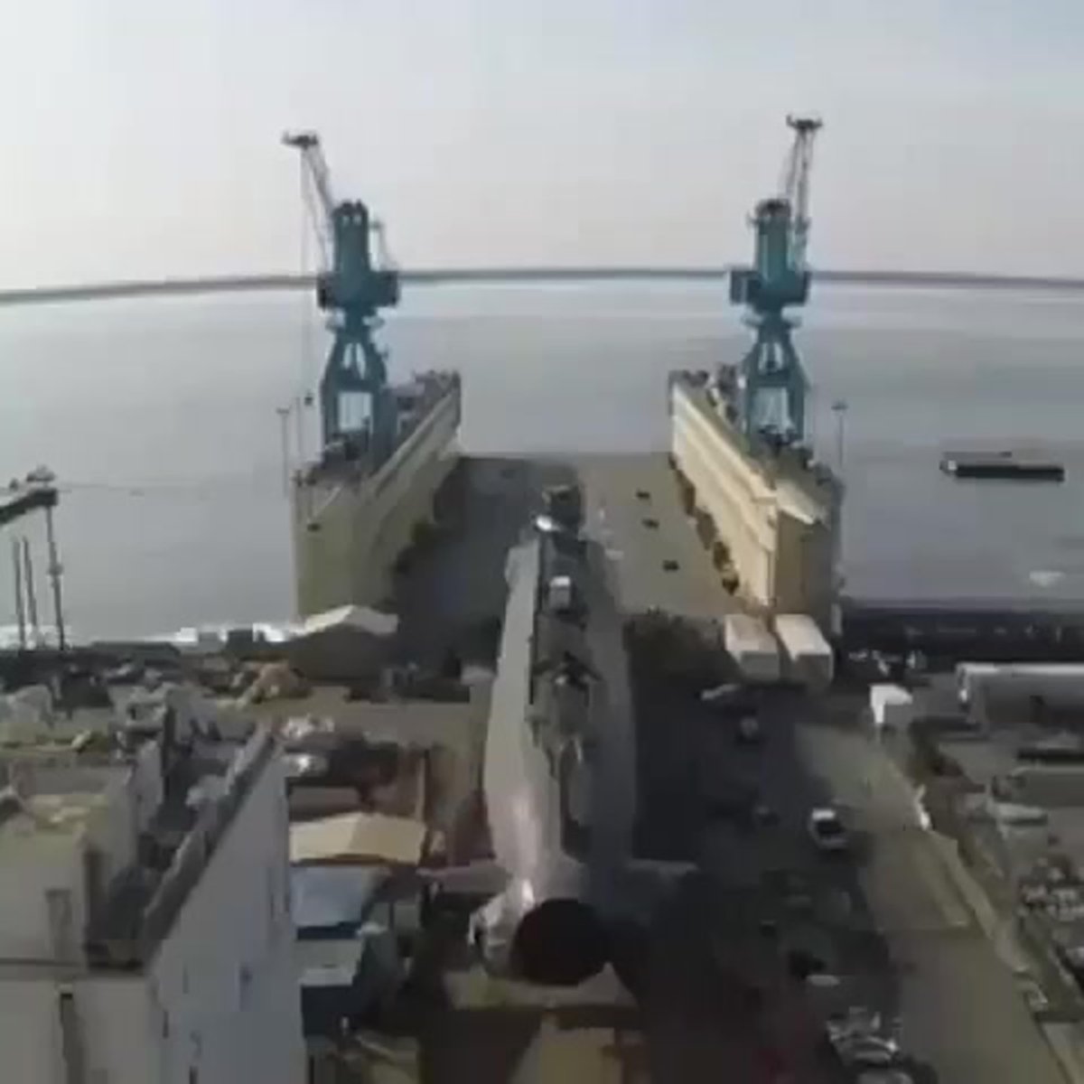 Застрявшая во льдах американская подлодка